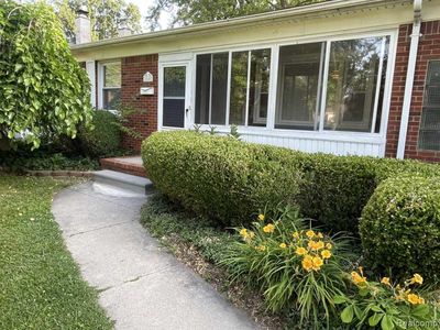 21607 Madison St