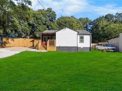 4253 Hanes Dr
