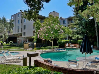 300 N Civic Dr APT 406