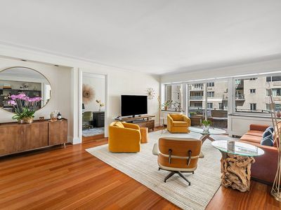 58 W 58th St APT 7C