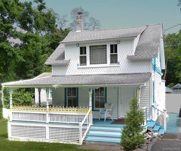 387 North Country Road