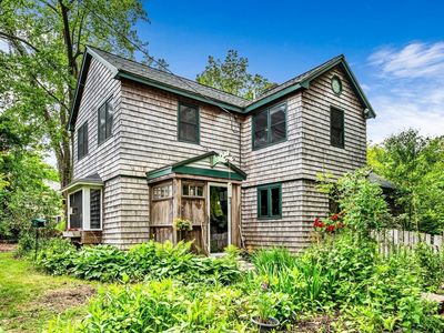 6 Forest Grove Ave