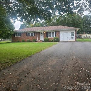 160 E Chamblee Dr