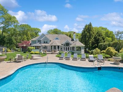 10 Colonial Drive