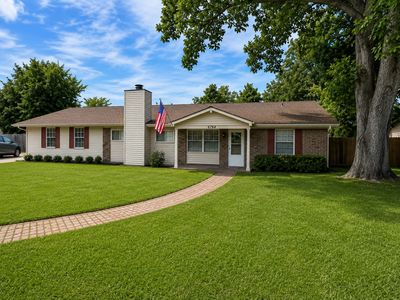 4744 Carolyn Ln