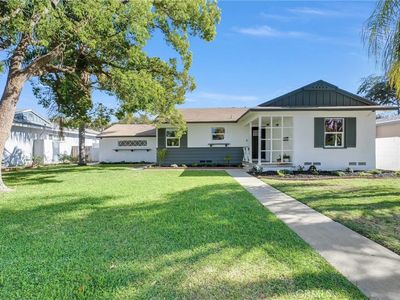 1204 Riverside Dr