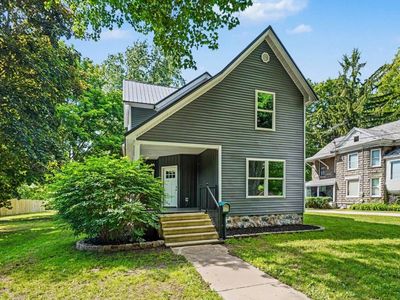 209 E High St