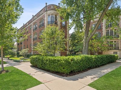 940 Michigan Ave #1H