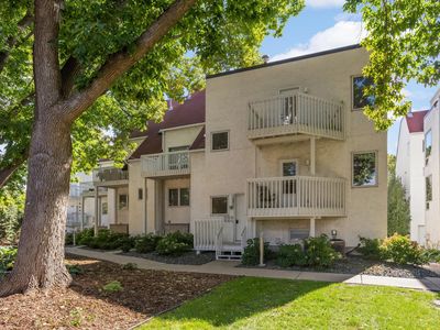 3012 Lake Shore Dr #B