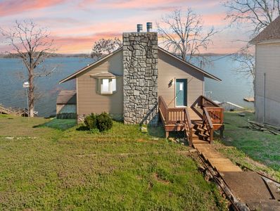 62 Lake Shore Dr