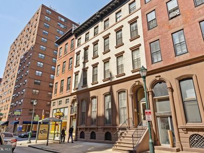 2049 Walnut St APT 1R