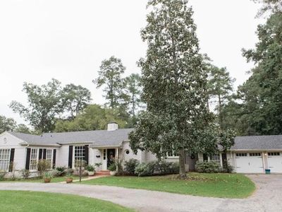 709 Pinetree Ln