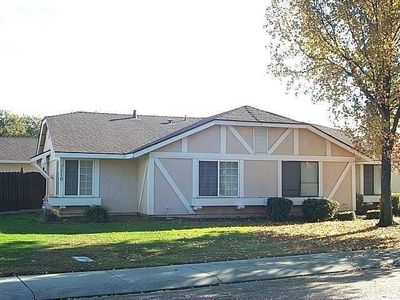 7210 Village Green Dr