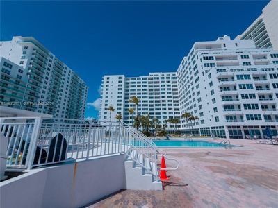 5005 Collins Ave APT 825