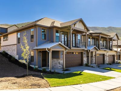 5978 N Fairview Dr #241