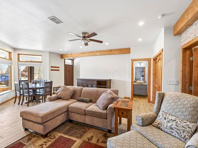 3465 Mountain View Blvd 2A