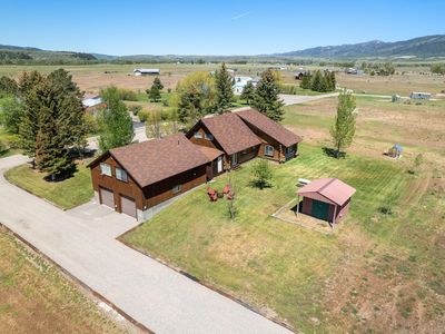 102 Valley Dr
