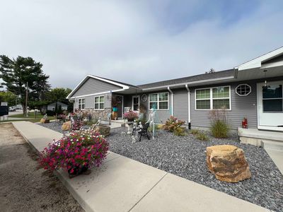 580 Main St