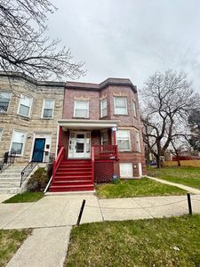 7038 S Vernon Ave
