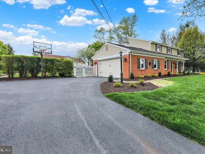 560 Valley View Dr