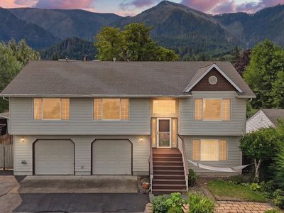 234 NE Riverview Dr