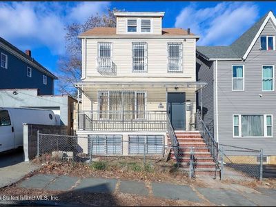 17 Laurel Ave