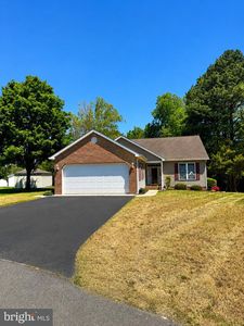 138 Meadow Dr
