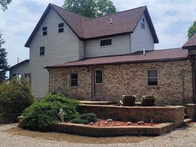 Property at 382 Keigwin Rd, Walnut, IL