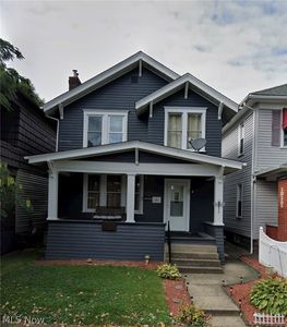 1203 Pearl St