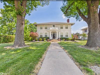 1111 Grand Ave