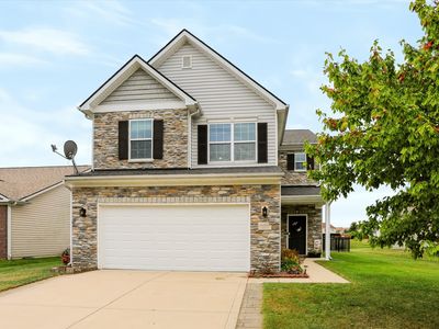 3392 Roundlake Ln