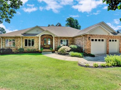 313 Lakeside Dr