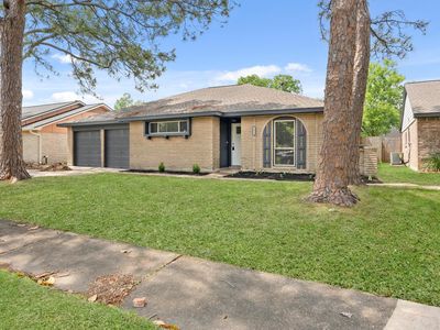 16114 Reseda Cir