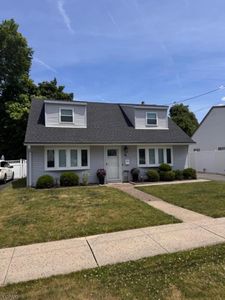 Property at 18 Sweetwood Dr, Cedar Grove, NJ