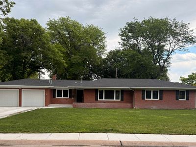 403 E CIRCLE DRIVE