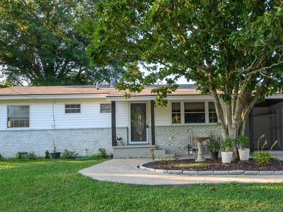 1301 Reeves Ave