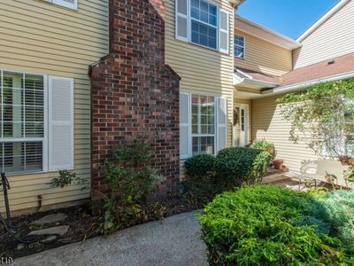 8 Birdseye Cir