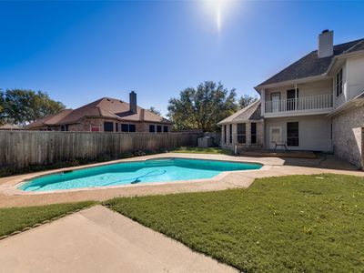1204 Surrey Cir