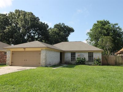 1006 Stoneleigh Ct