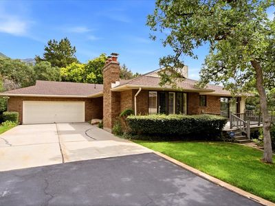 1802 Whispering Oaks Dr