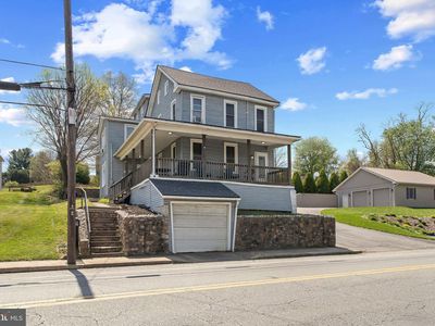 702 W Main St