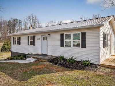Property at 1008 Asberry Dr, Byrdstown, TN