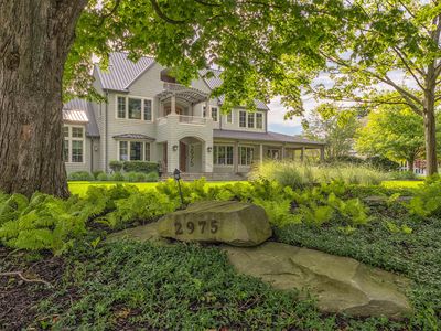2975 Lakeshore Dr
