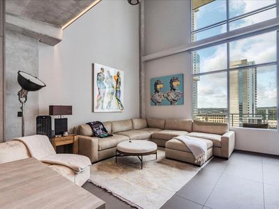 800 W 5th St APT 1105