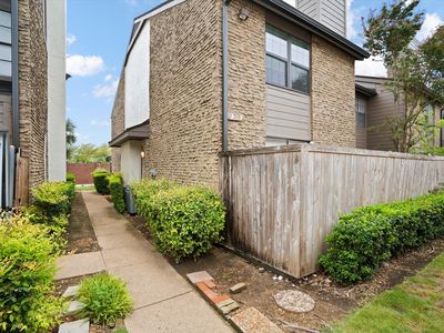 333 Melrose Dr APT 20B