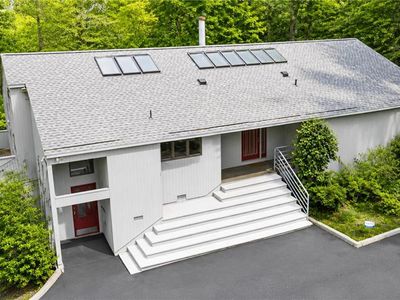 6617 Pocahontas Ln