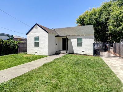 2539 Clay St