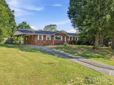 323 Meadowbrook Dr