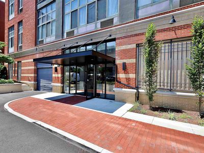 205 10th St APT 8Q