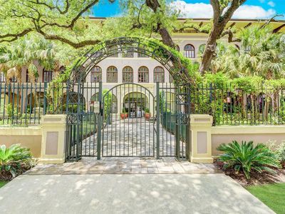 2700 Albany St APT 3B